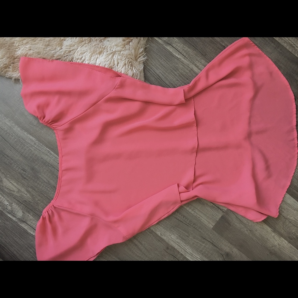 Pink blouse with flutter sleeves - Picture 3 of 5